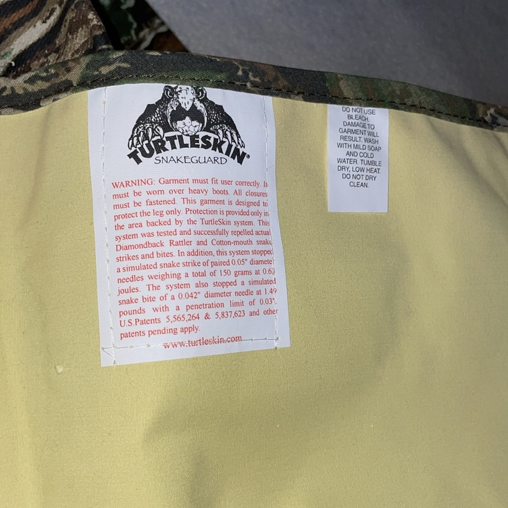 Brand new Wise Hunter Snake Guard Leg Cover Dupont Kevlar Viper Apparel - Picture 2 of 2
